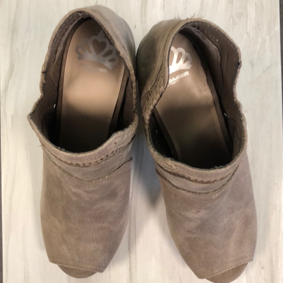 Fergalicious Holiday bootie 9.5 - Picture 1 of 9